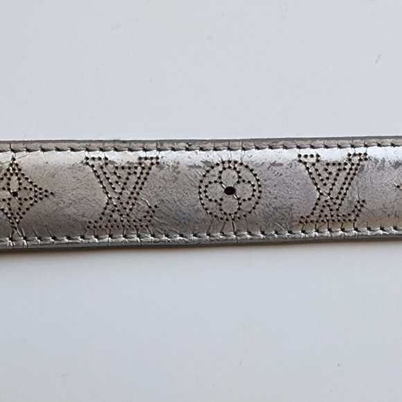 LOUIS VUITTON - AUTHENTIC LV METALLIC SILVER LEATHER PERFORATED MAHINA BELT - Picture 8 of 15